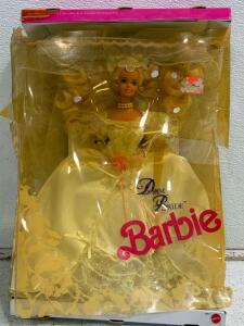 1991 Mattel Dream Bride Barbie Doll #1623, Wedding Dress, Original Box, Blonde, Blue Eyes. Box Is damaged, Barbie In Good Condition.