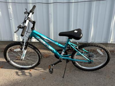 Huffy Highland 20" Kids Mountain Bike, 7-Speed, Front Suspension, Shimano Equipped, Teal. Please inspect in person.