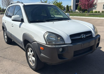 2005 HUYNDAI TUCSON - AWD!