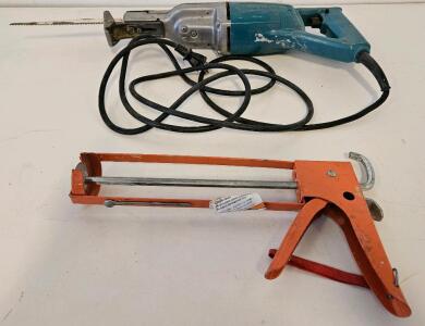 Makita JR3000V Reciprocating Saw 115V 6A, Serial 5940255, Corded Electric, With Blade, Manual Caulking Gun.