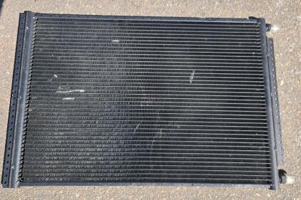 Heavy Equipment Aluminum Radiator Core Black Bolt-Through Mount for Loader/Excavator