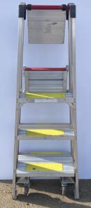 Aluminum 5&rsquo; 4-Step Folding Rolling Industrial Ladder, Platform, Anti-Slip, 300 lb Capacity
