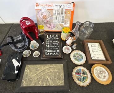 Baby Trend Trend E7 Baby Bouncer Bluebell, signs, plates, glasses, and more