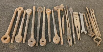 Vintage Blacksmith Tool Set &ndash; 17 Pieces &ndash; Hammer, Tongs, Drifts, Spanner, Forged Steel