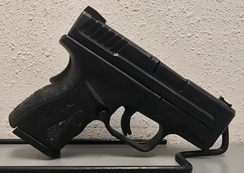 Springfield Armory XD-40 Mod.2 Sub-Compact .40 S&W, Grip Zone, Serial GM111782, Fiber Optic Sight