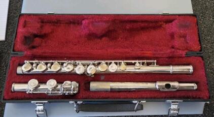 Closed Hole Silver-Plated C Foot Flute with Hard Case, Student Model, 17" Length
