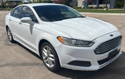 2016 FORD FUSION - TOUCH SCREEN ENTERTAINMENT CENTER!