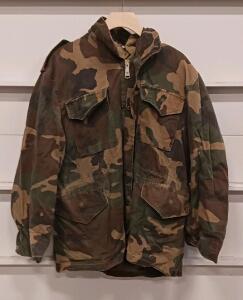 (5) Sz.L US M65 Field Jackets Woodland Camouflage Military Issue, Zipper Front, 4 Pockets, With Hood