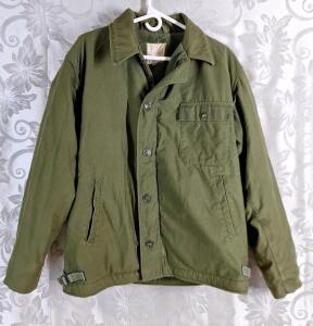 (1) Vintage US Military Cold Weather Jacket, Size Large 42-44