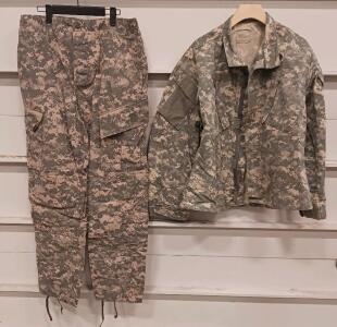 (3 Sets of sz. M) Camo Military BDU Uniform Set &ndash; Shirt/Jacket & Pants, Ripstop, Multi-Pocket