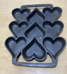 Vintage Cast Iron Heart Muffin Pan, 7 Cavities, Dual Handles, 10.5"x7.5", USA Style