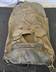 Vintage Swiss Army Rubberized Water proof bag/Back pack. Please inspect in person.