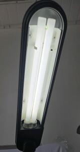 Ottlite Lamp 3ft adjustuble powers on, please inspect in person.