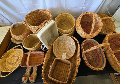 Assorted Woven baskets approx(16), variety of sizes. Please inspect in person, see photos for more details.