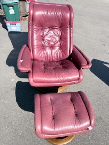 Ekornes Stressless Burgundy Leather Recliner & Ottoman, Swivel, Wood Base, Made in Norway 39&rdquo; H x 29&rdquo; W x 29&rdquo; D (99 x 74 x 74 cm);