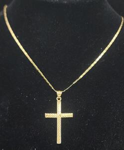 (1) Gold Plated 925 Sterling Silver Cross Pendant Necklace