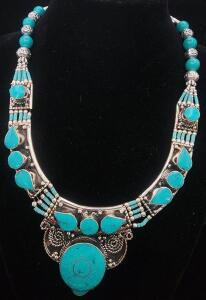 (1) Beautiful Natural Turquoise Large Necklace