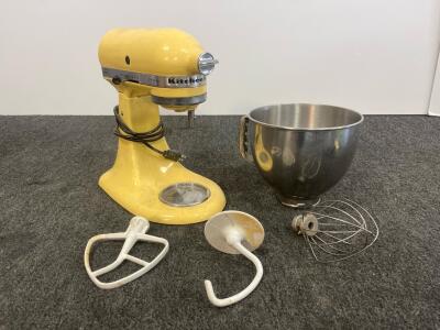 KitchenAid K45 Yellow 4.5 Qt Stand Mixer with Bowl, Beater, Dough Hook, Whisk, Serial 9415130 in working condition