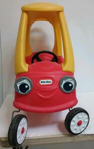 Little Tikes Cozy Coupe Ride-On Toy