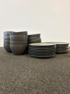 18-Piece Matte Gray Stoneware Dinnerware Set: 10 Bowls, 8 Speckled Plates, Modern Minimalist Design