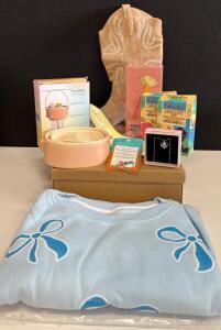 Herrlyn Cowgirl Women&rsquo;s Boots size 10, Dream Pairs Clear Heels size 10, XL Bow Sweatshirt, Zutcogo Brushes, Silver Heart Necklace