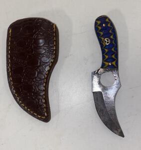 Custom Damascus Skinner Knife &ndash; 6.25" Overall, Blue/Yellow Handle, Leather Sheath, Finger Ring