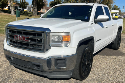 2014 GMC SIERRA - 4X4!