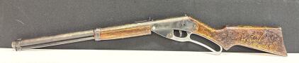 Daisy Red Ryder Carbine Model 40 BB Gun, Lever Action, Serial 880555, Wood Stock