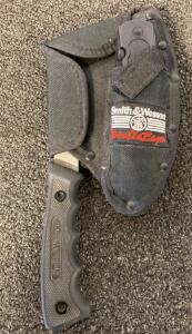 Smith & Wesson Bullseye Hatchet & 3-Blade Folding Knife Set With Nylon Sheath