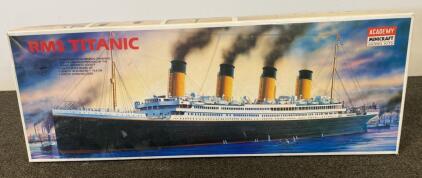 Academy Minicraft RMS Titanic 1/350 Scale Plastic Model Kit #1406, 30.6" Length, Open Box