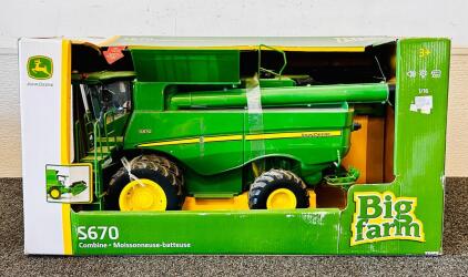 John Deere S670 Combine 1:16 Scale Big Farm Toy by TOMY, Working Features, New in Box