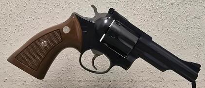 Ruger Security-Six .357 Magnum Revolver, 4" Barrel, 6-Shot, Blued, Wood Grips, Serial 154-27818