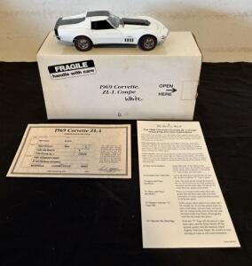 Danbury Mint 1:24 1969 Chevrolet Corvette ZL-1 Coupe Can-Am White With Black T-Tops & Box