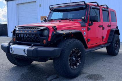 2013 JEEP WRANGLER UNLIMITED - 4X4!