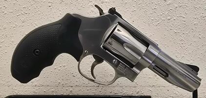 Smith & Wesson 632-1 .327 Magnum Revolver, 3" Barrel, Stainless, Fiber Optic Sight, SN CNJ6623