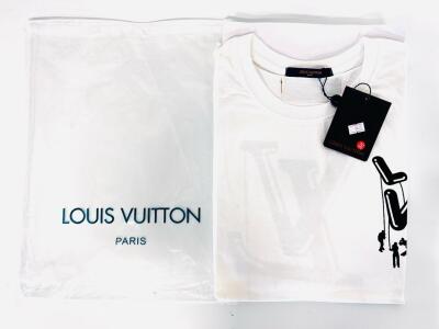 Louis Vuitton White LV Logo Graphic T-shirt, Short Sleeve, Crew Neck, with Tag & Dust Bag