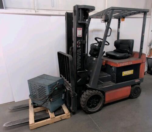 Toyota 5FBCU25 Electric Forklift, 36V, 4,960 lb Cap, Sideshifter, 189" Lift, Charger, 5,126 hrs