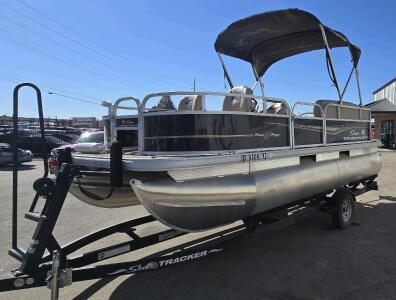 2021 SUNTRACKER BASS BUGGY BOAT AND TRAILER