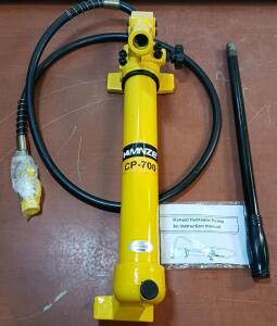 MNZE CP-700 Manual Hydraulic Pump, 10,000 PSI, 1.6L Capacity, Steel, Handle & Hose Included New