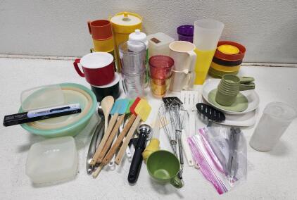 Vintage Tupperware & Assorted Plastic Drinkware Set &ndash; Pitcher, Stacking Bowls, Mugs, Storage, Promo Bottle