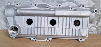(1) Left Side Engine Valve Cover For 1996-2002 Toyota 4Runner / 1995-2004 Toyota Tacoma <br/><br/>