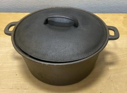 7 Quart Cast Iron Dutch Oven, Model 4501, Made in Taiwan, Includes Lid