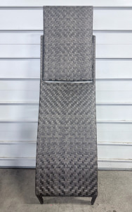 (1) Grey Woven Lounge Chair