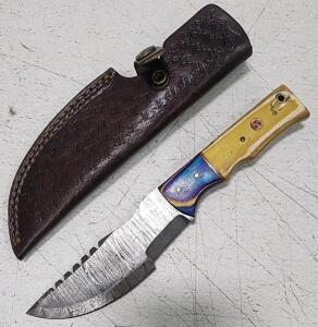 (1) Fixed Blade Damascus Steel Trapper Knife With Wood Handle And Sheath