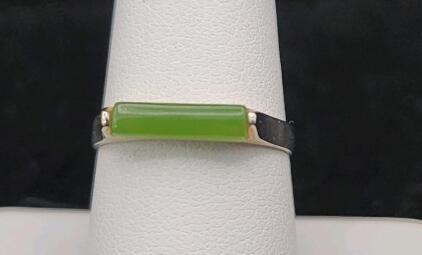 (1) Size 7 1/2 Jadeite Stone Ring