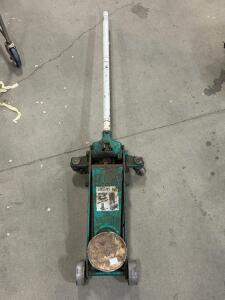 1.5 Ton Hydraulic Floor Jack, Steel, Long Handle, Heavy-Duty, Green