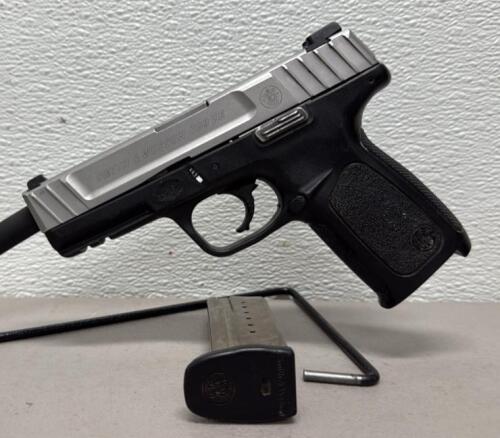 Smith & Wesson SD9 VE 9mm, Stainless Slide, Polymer Frame, 4" Barrel, 16+1, FYB8569