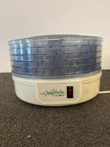 Mr. Coffee Food Dehydrator 5-Tray Approx 250W & Toastmaster Waffle Maker 2-Square Nonstick
