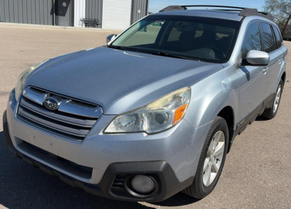 2013 SUBARU OUTBACK - SUNROOF!