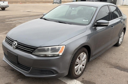 2013 VOLKSWAGEN JETTA - LEATHER SEATS!